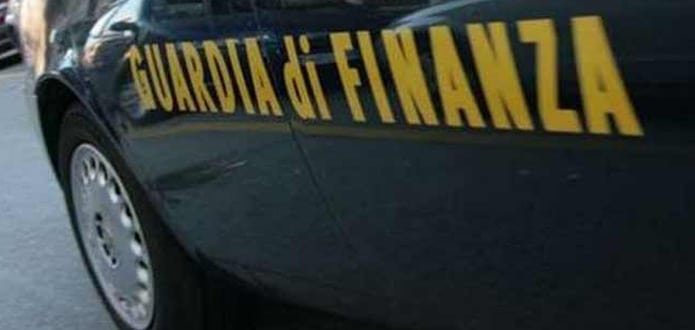 Auto della Guardia di Finanza, fotografia di repertorio pubblicata da In Puglia 24